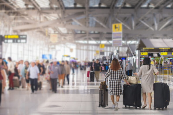 Woman,Carries,Luggage,At,The,Airport,Terminal.