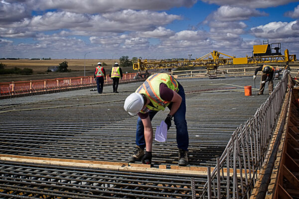 A,Bridge,Engineer,Inspecting,Spacing,Diameter,And,Height,Of,Steel