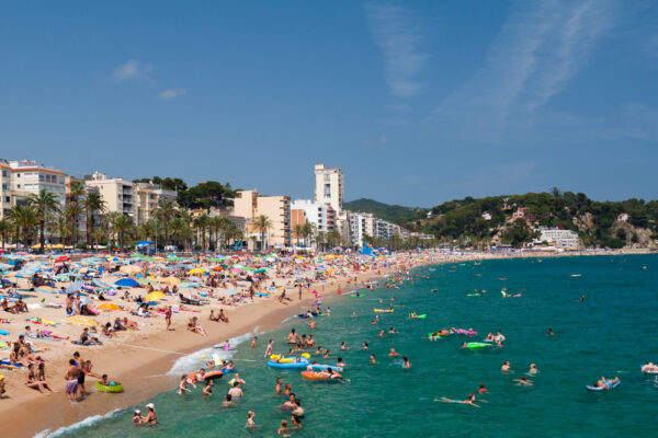 Lloret,De,Mar,,Spain-july,8:,People,Swim,And,Sunbathe,At