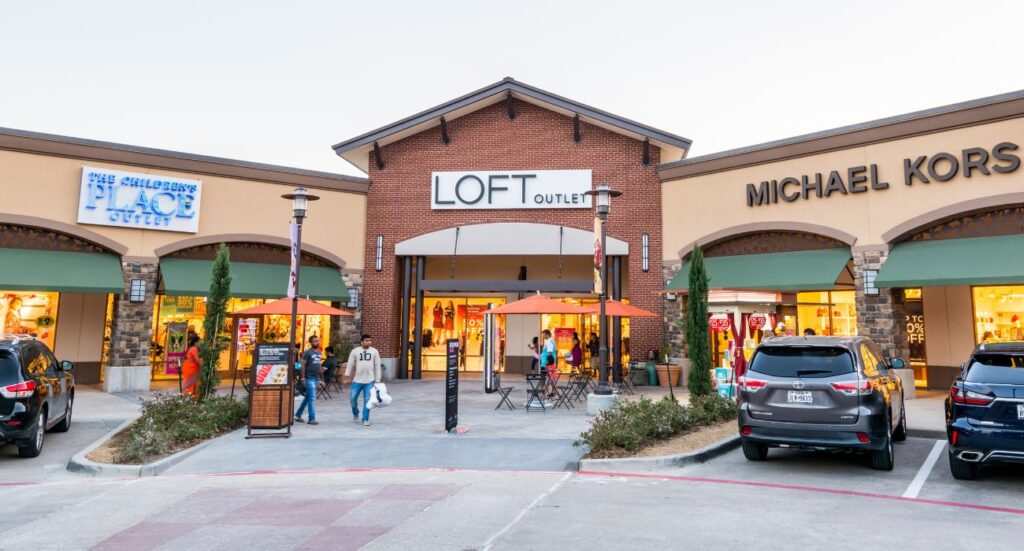 retails safety challenges : Allen Premium Outlets
